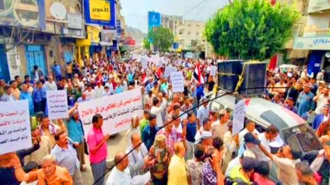 سلطات تعز تؤكد ضرورة الالتزام بقانون تنظيم المظاهرات والمسيرات
